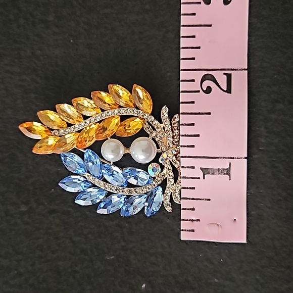 NWT with Rhinestone and Faux Pearl - Picture 3 of 5